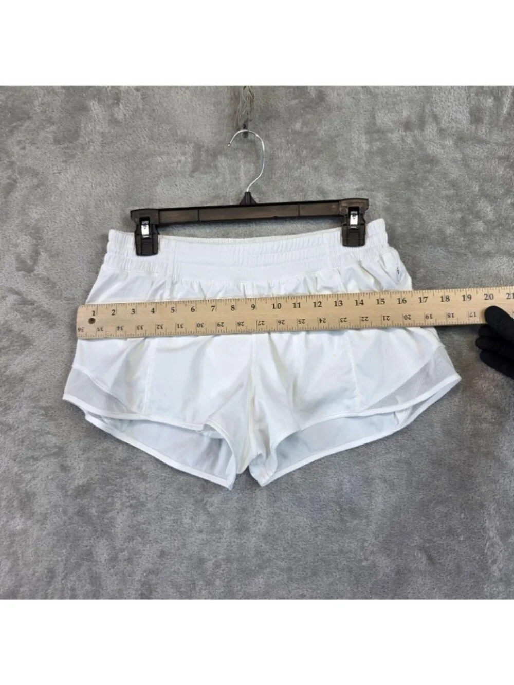 Lululemon Shorts Womens 8 White 2.5 In Running Athletic Lined Mesh Training Gym